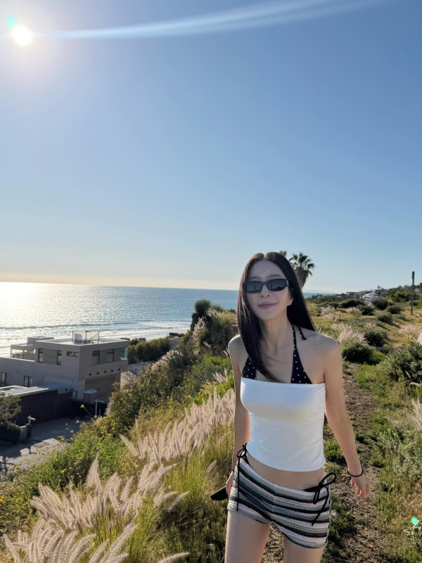 달샤벳 아영 끈비키니 몸매