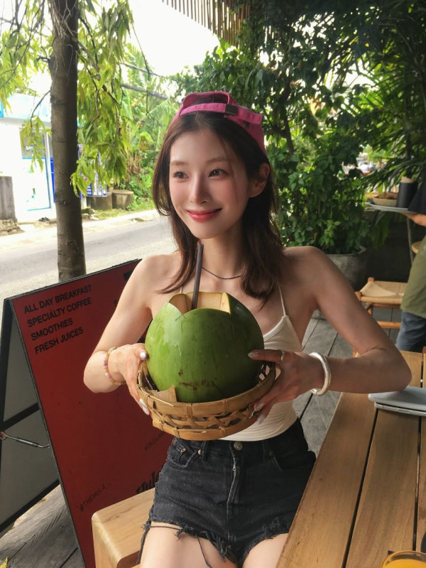 시원한 민소매 신유은