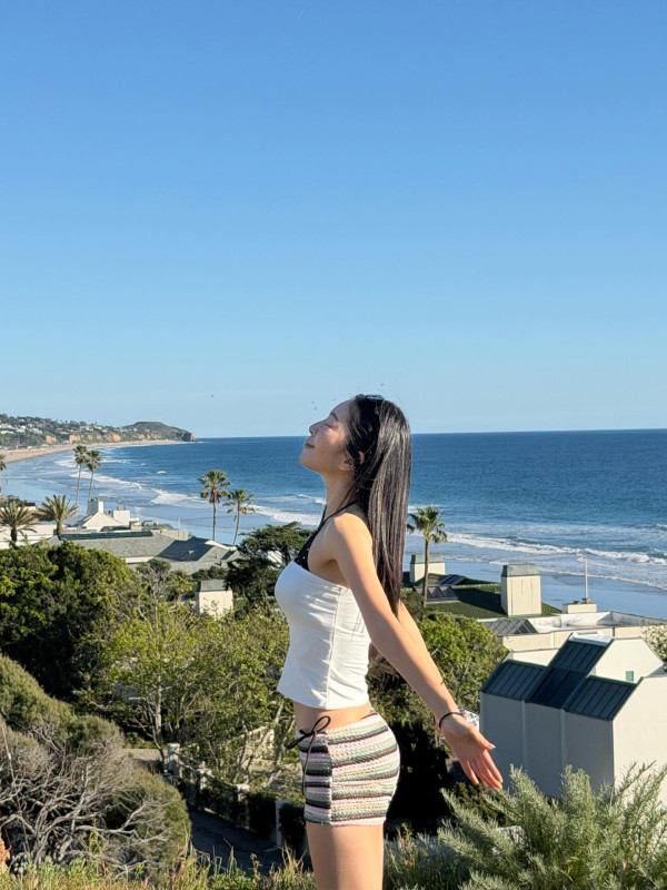 달샤벳 아영 끈비키니 몸매