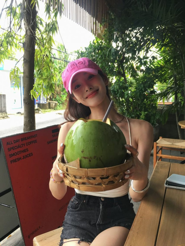 시원한 민소매 신유은