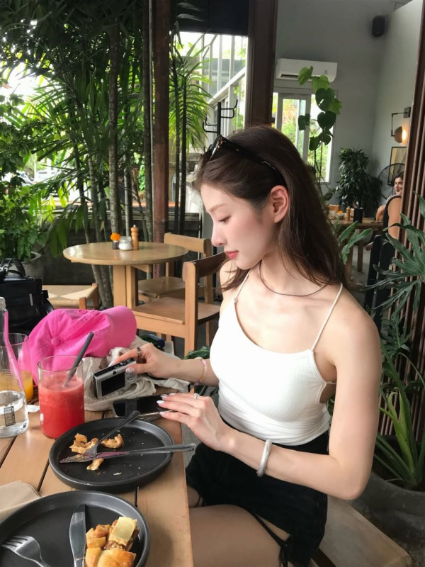 시원한 민소매 신유은