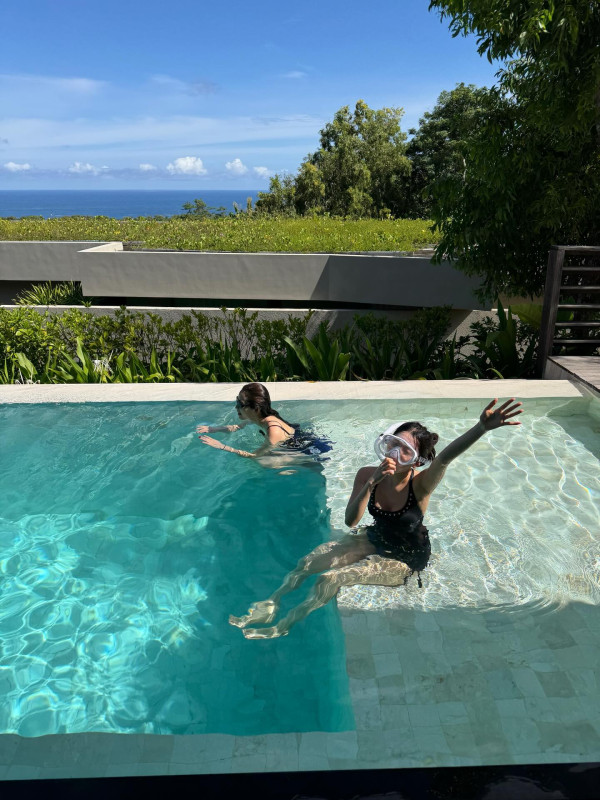 수영장에서 레드벨벳 슬기