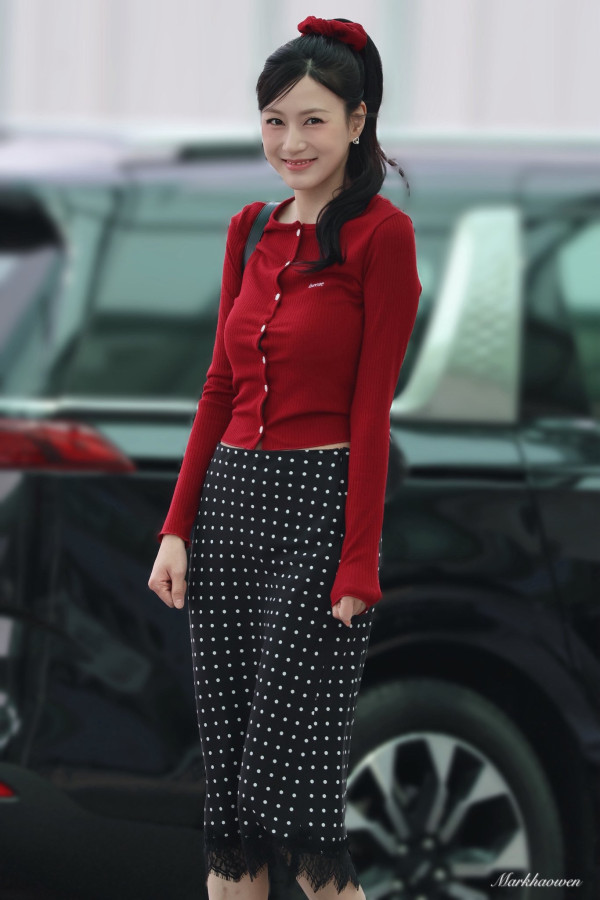 빨간 골지 니트 에이핑크 오하영