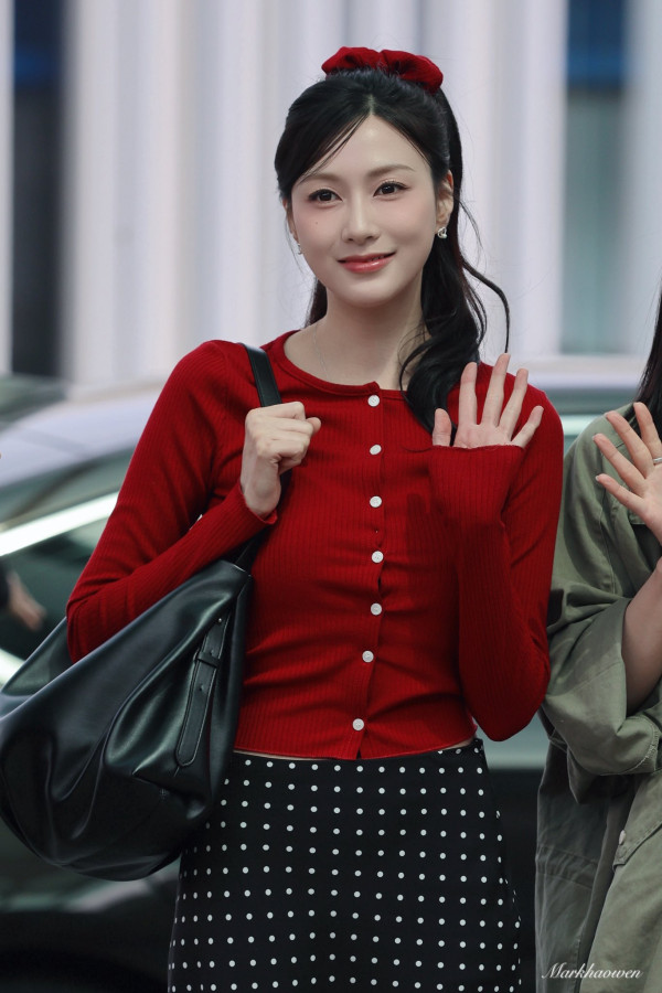 빨간 골지 니트 에이핑크 오하영