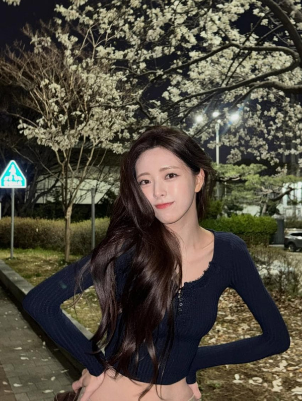 복부라인이 예쁜 있지 유나