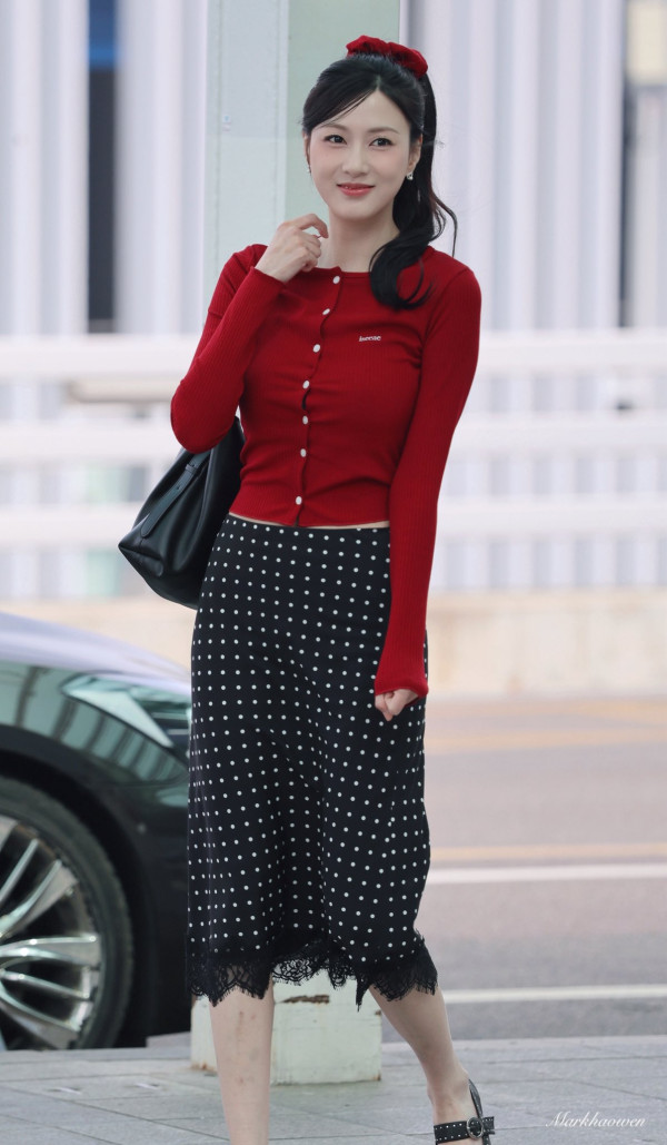 빨간 골지 니트 에이핑크 오하영