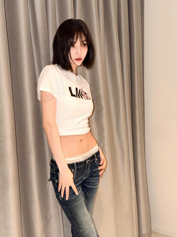 팬티 살짝 보이는 청바지 레드벨벳 조이