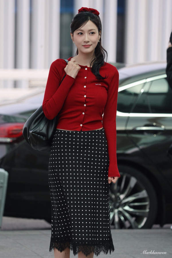 빨간 골지 니트 에이핑크 오하영