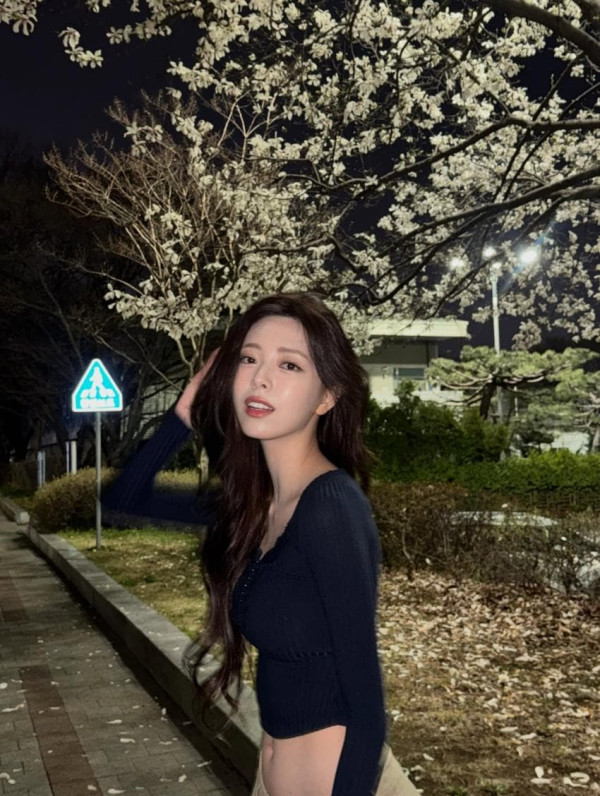 복부라인이 예쁜 있지 유나