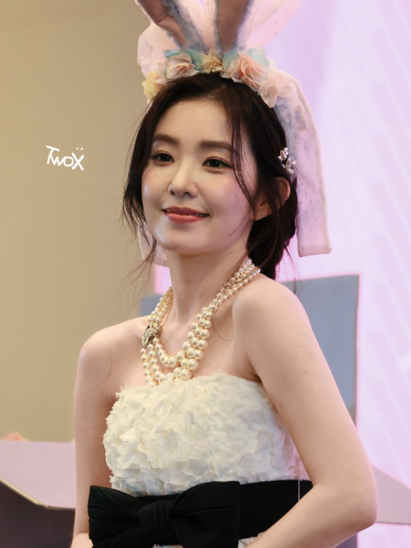 프릴 오프숄더 바니걸 아이린