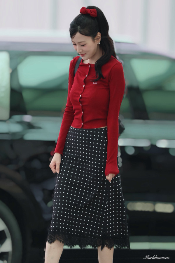 빨간 골지 니트 에이핑크 오하영