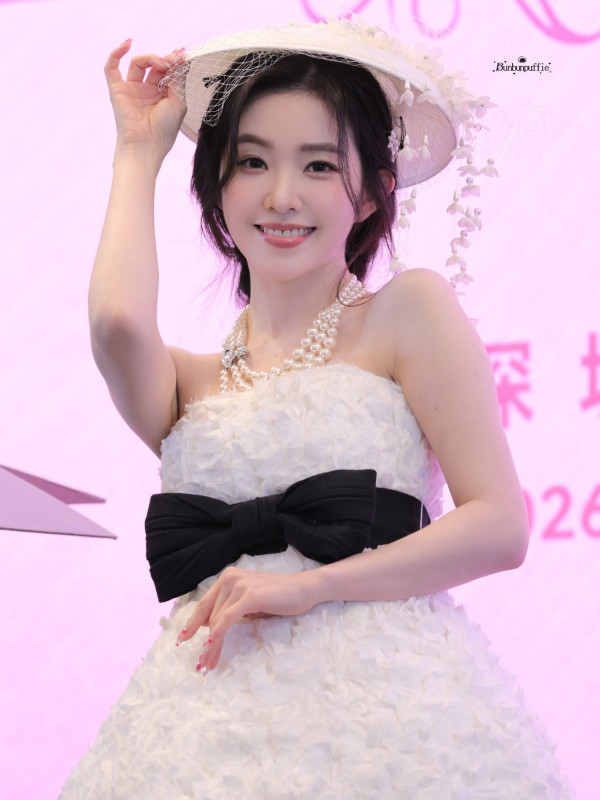 프릴 오프숄더 바니걸 아이린