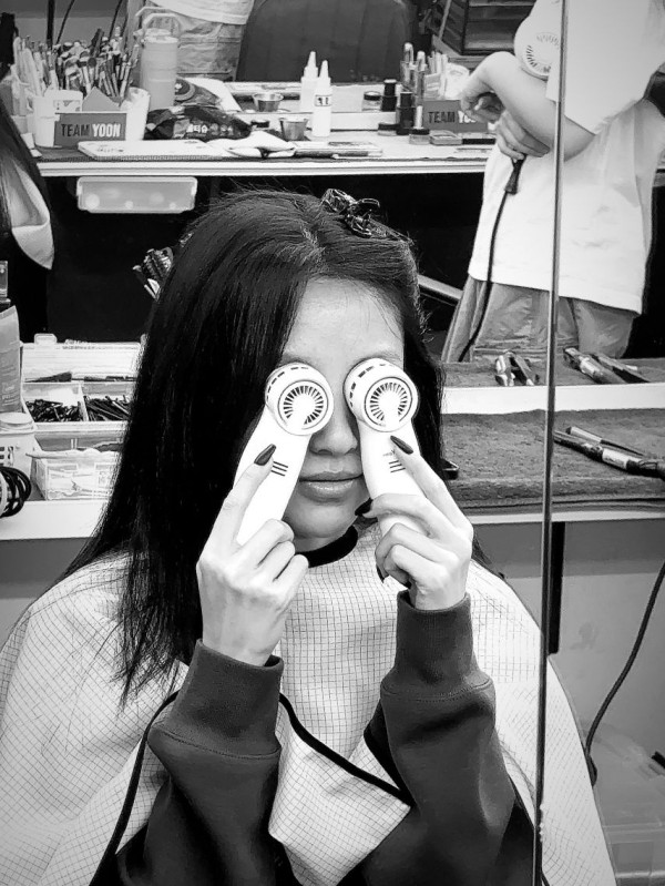 <사냥개들2>강민아 강렬한 타투 분장