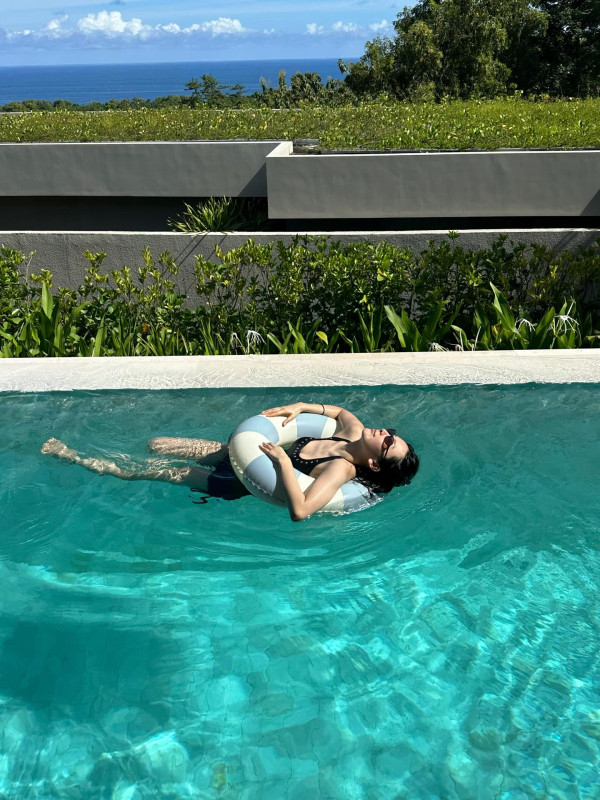 수영장에서 레드벨벳 슬기