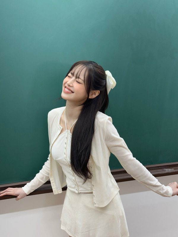 화이트 원피스 이달의 소녀 츄