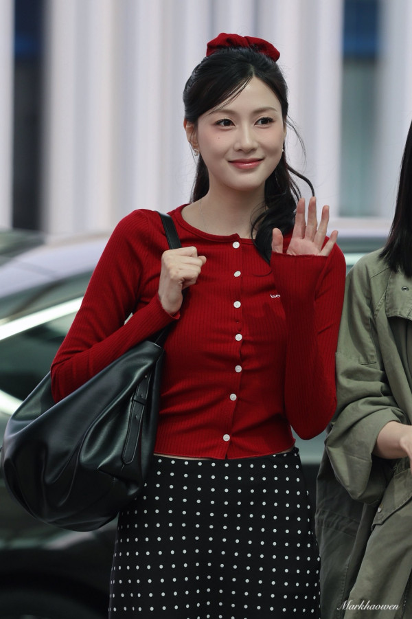 빨간 골지 니트 에이핑크 오하영