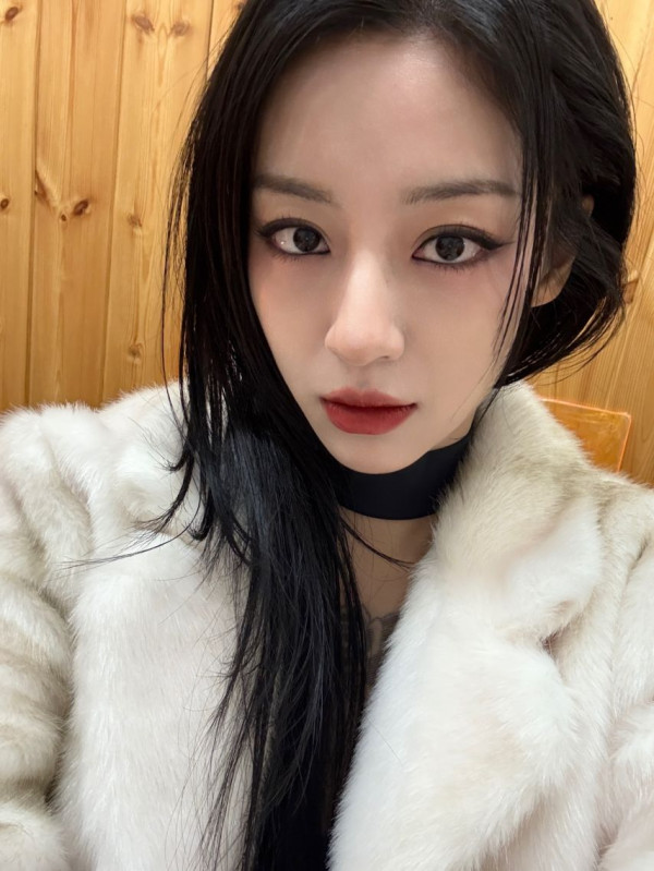 <사냥개들2>강민아 강렬한 타투 분장