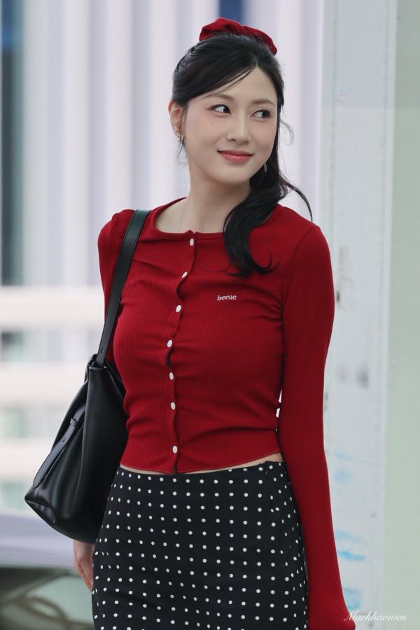 빨간 골지 니트 에이핑크 오하영