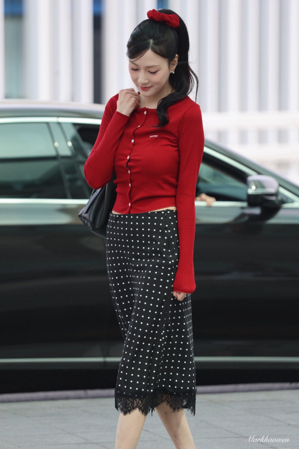 빨간 골지 니트 에이핑크 오하영