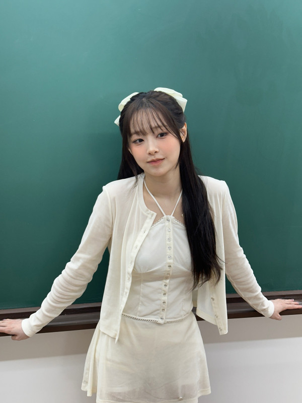 화이트 원피스 이달의 소녀 츄