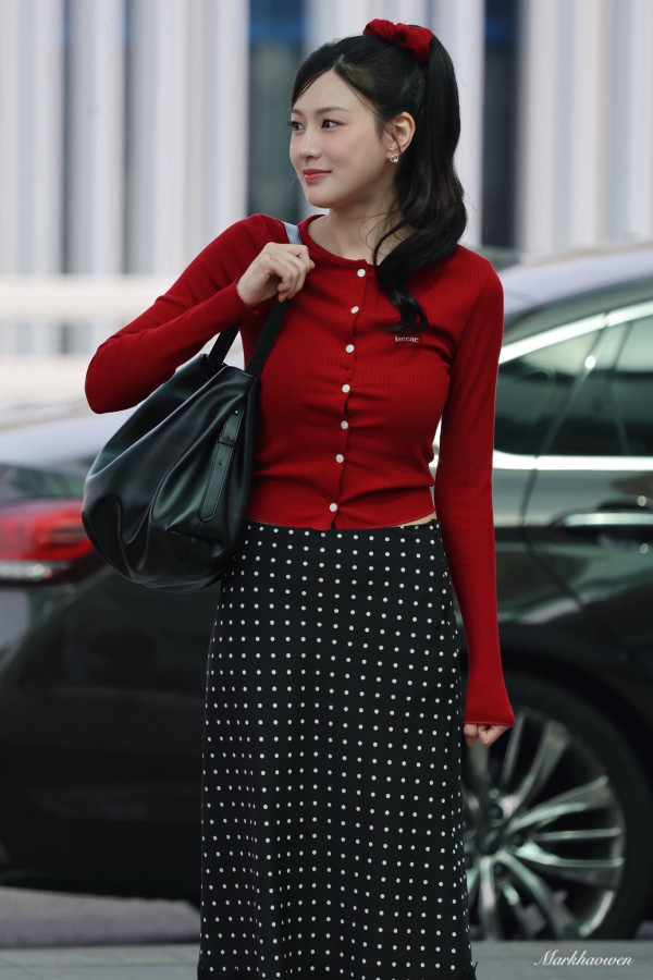 빨간 골지 니트 에이핑크 오하영