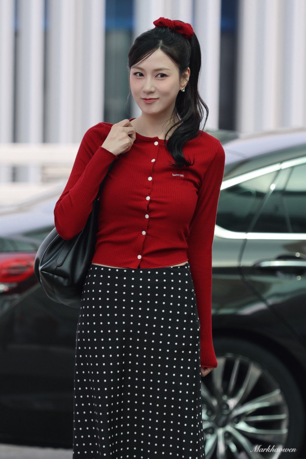 빨간 골지 니트 에이핑크 오하영