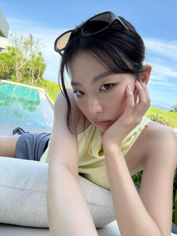 수영장에서 레드벨벳 슬기