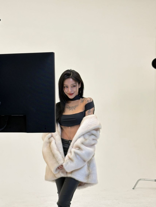 <사냥개들2>강민아 강렬한 타투 분장