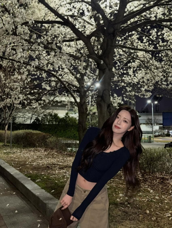 복부라인이 예쁜 있지 유나