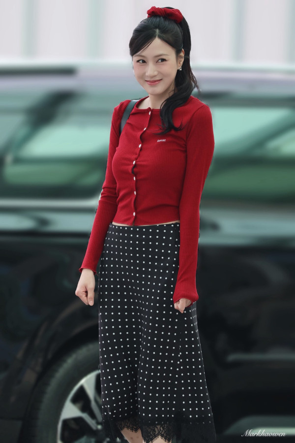 빨간 골지 니트 에이핑크 오하영