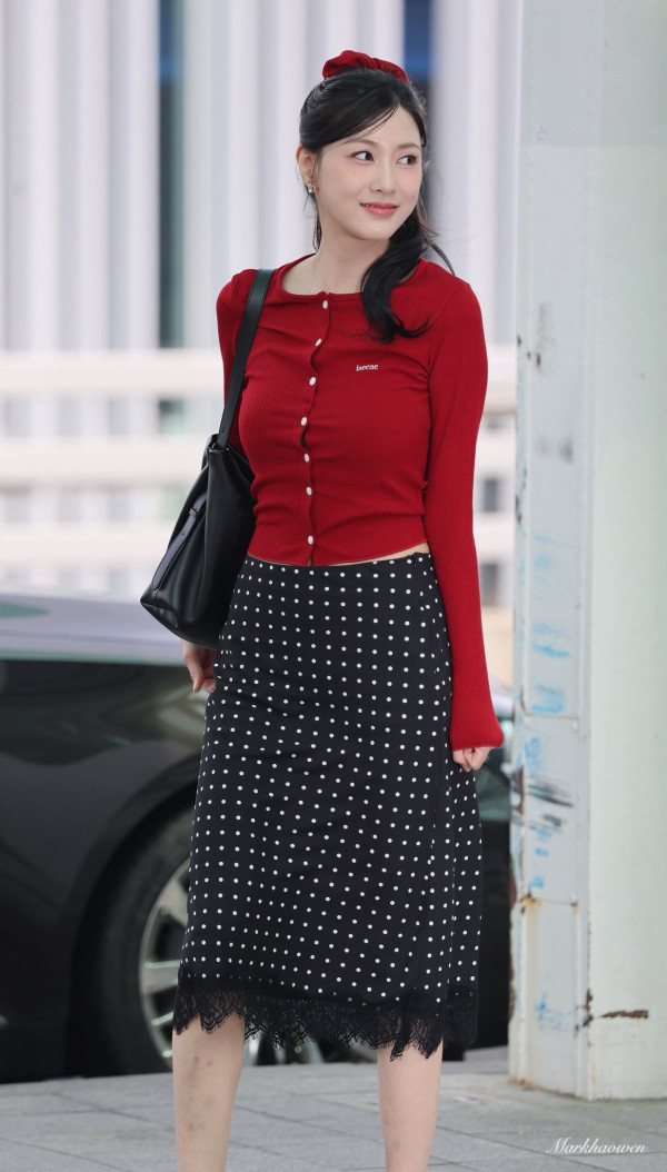 빨간 골지 니트 에이핑크 오하영