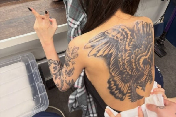 <사냥개들2>강민아 강렬한 타투 분장