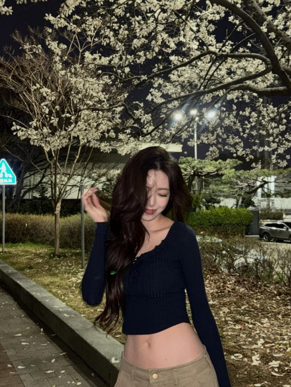 복부라인이 예쁜 있지 유나