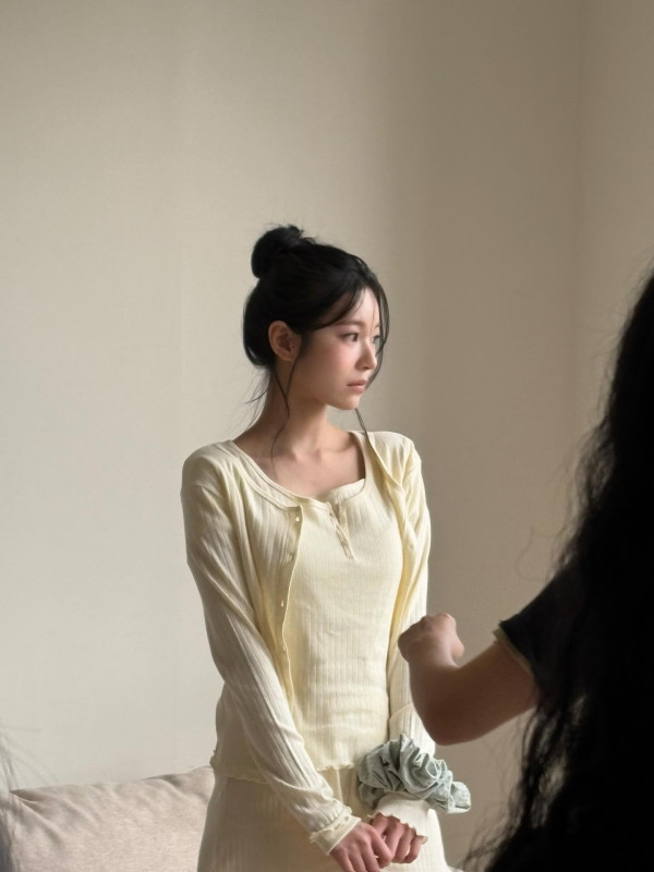 프로미스나인 똥머리 백지