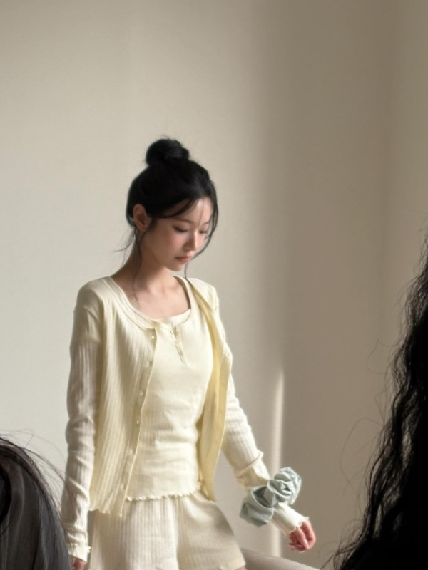 프로미스나인 똥머리 백지