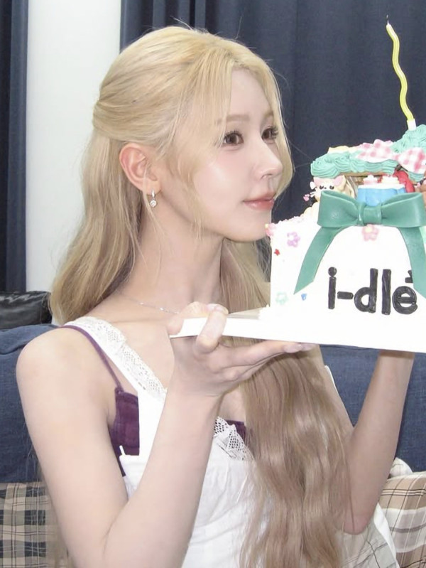 브라 삐져나온 레이스 원피스 미연