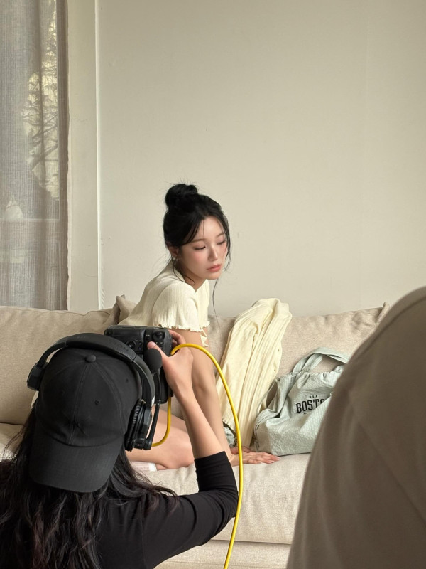 프로미스나인 똥머리 백지