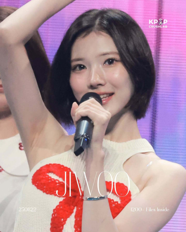 빨간 리본 홀터넥 의상 하츠투하츠 지우
