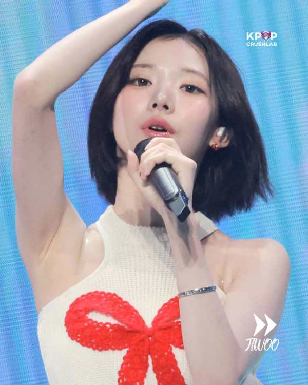 빨간 리본 홀터넥 의상 하츠투하츠 지우