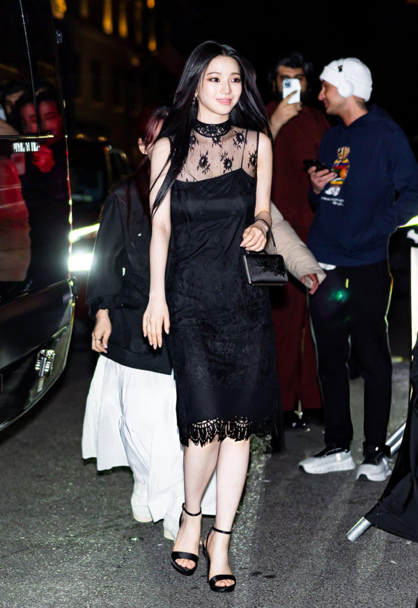 에스파 카리나 블랙 시스루 드레스 몸매