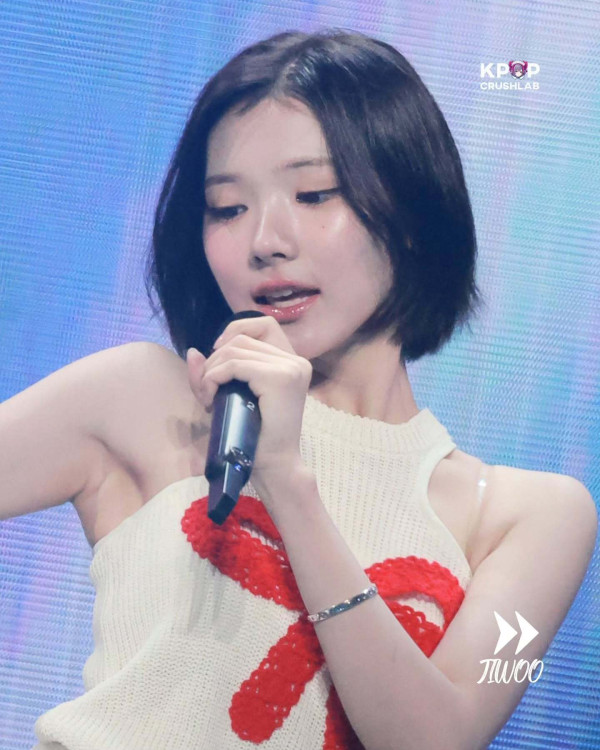 빨간 리본 홀터넥 의상 하츠투하츠 지우