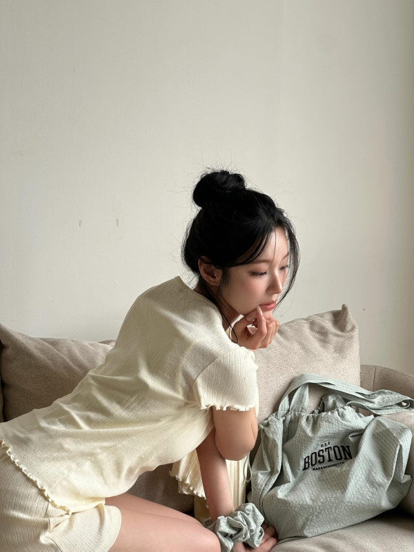 프로미스나인 똥머리 백지