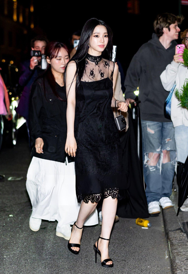 에스파 카리나 블랙 시스루 드레스 몸매