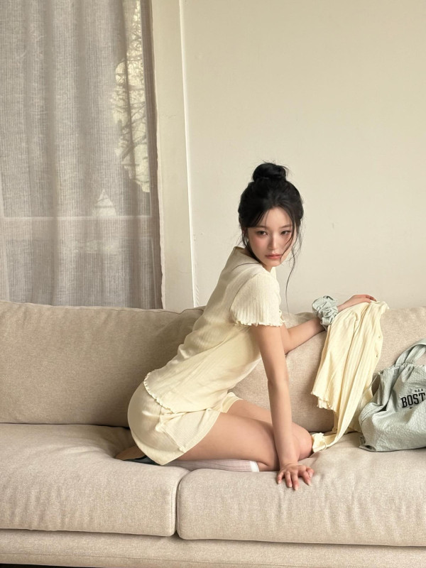 프로미스나인 똥머리 백지