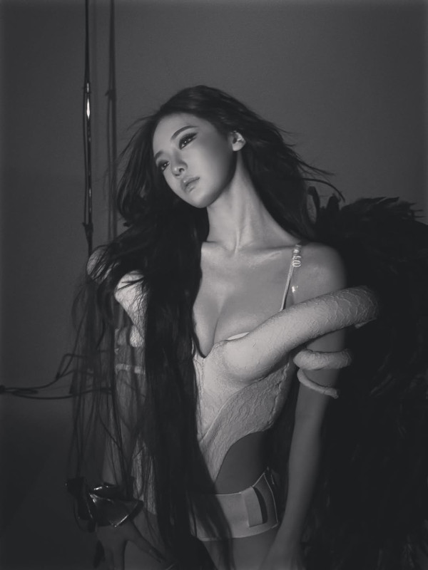 에스파 닝닝 카리나 윈터 모노키니 의상