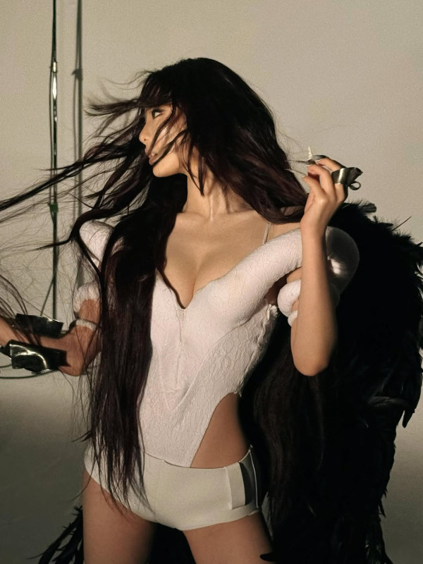 에스파 닝닝 카리나 윈터 모노키니 의상