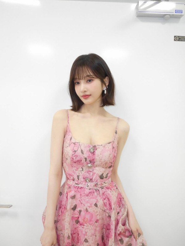 레드벨벳 조이 핑크색 꽃원피스