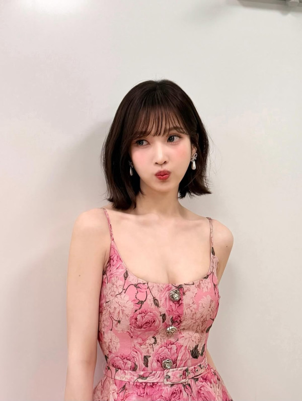 레드벨벳 조이 핑크색 꽃원피스