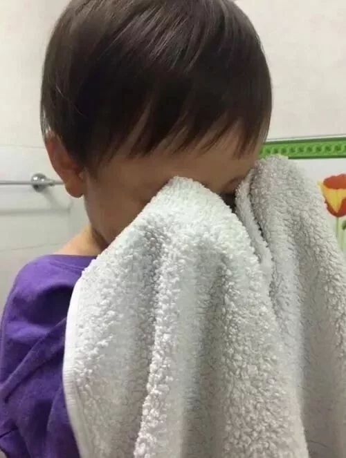 남자는 잘씻고 면도만 잘해도 동안됨ㅋㅋㅋㅋㅋ