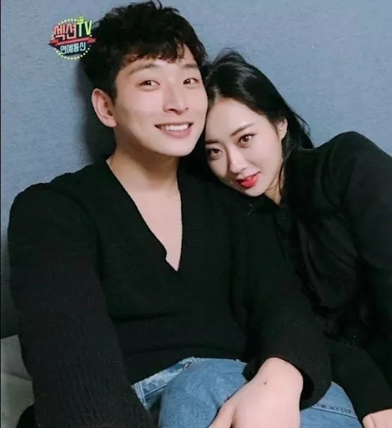 2AM 진운 경리 커플 셀카